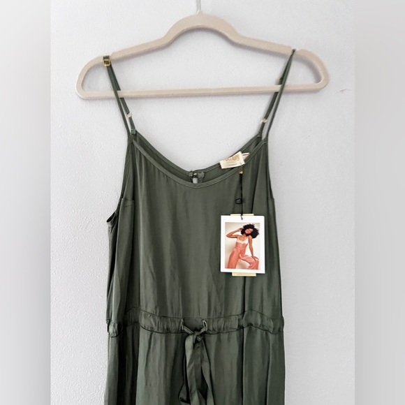 Revolve Nation LTD green jumpsuit size medium NWT - Picture 5 of 13